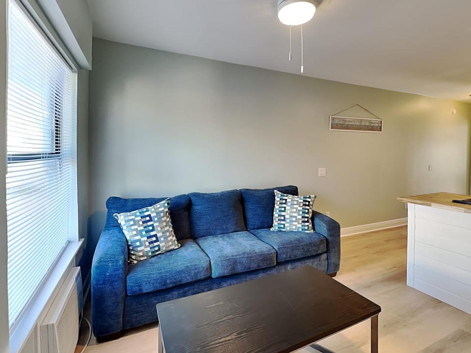 Living room, Seating area, furniture