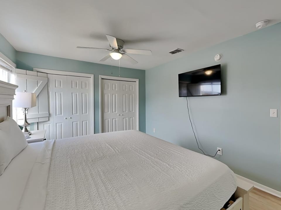 PC Beach Retreat B Apartment in Lower Grand Lagoon