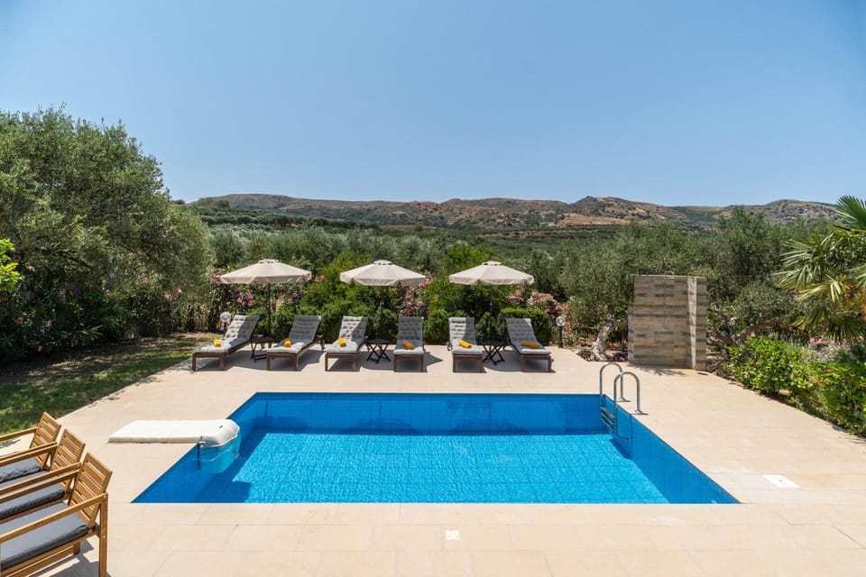 Pool view, Swimming pool, sunbed