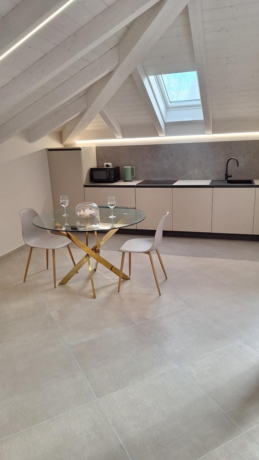 Kitchen or kitchenette, Dining area, stove