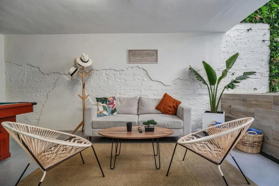 MAKONDO - Large Jacuzzi and AC on Main Provenza St Apartment in Medellin