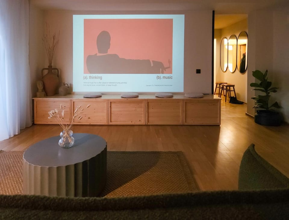 TV and multimedia, Living room, Seating area