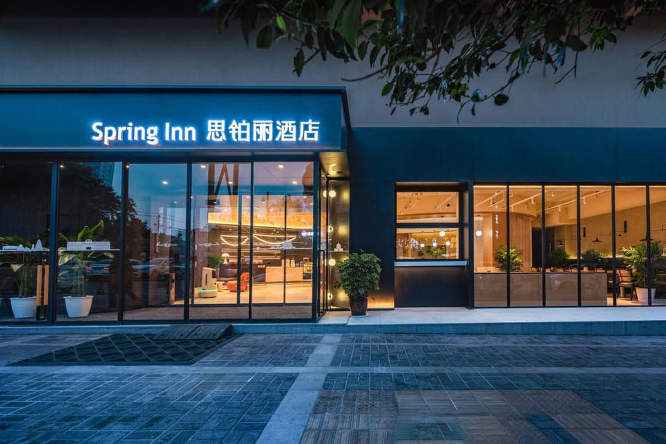 Property building, Facade/entrance, Facade/entrance, Night