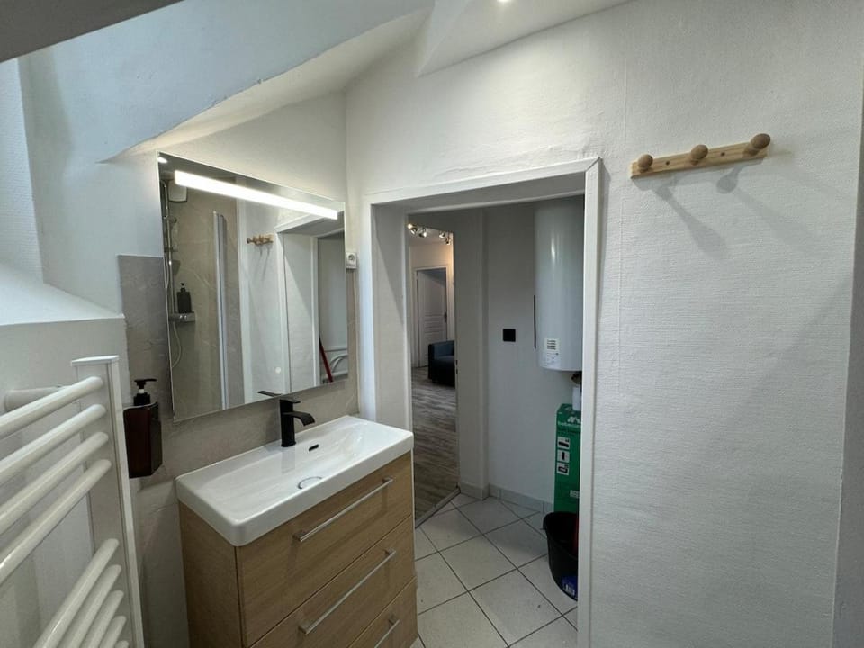 Shower, Bathroom, towels