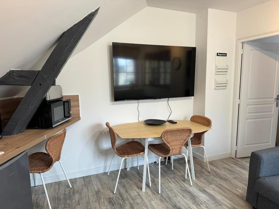 TV and multimedia, Dining area