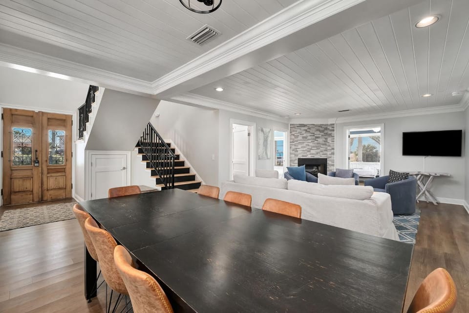 Private Paradise on Front Beach Rd House in Sunnyside