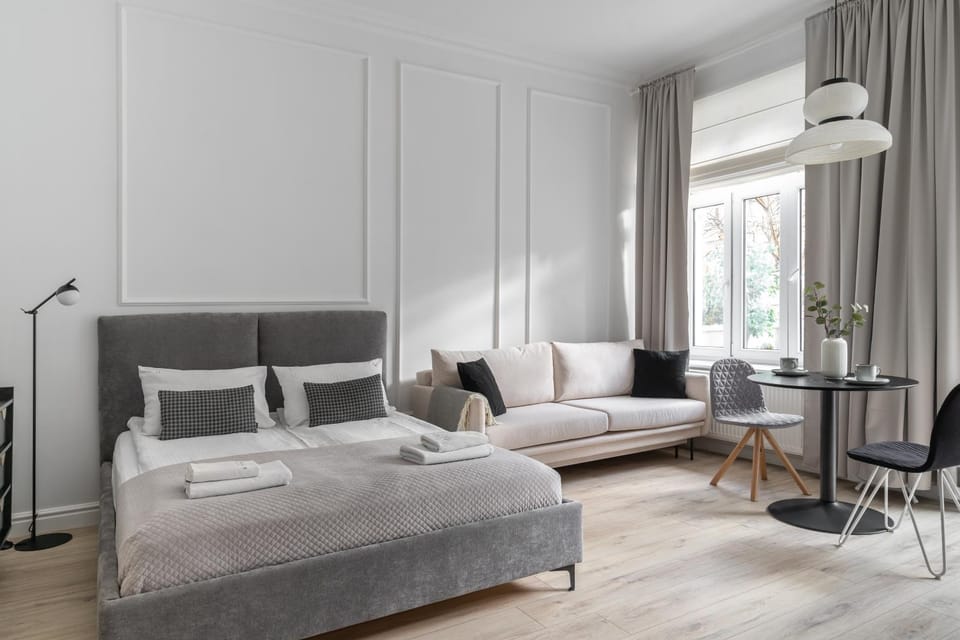 Bed, Living room, Photo of the whole room, Seating area, Bedroom, towels