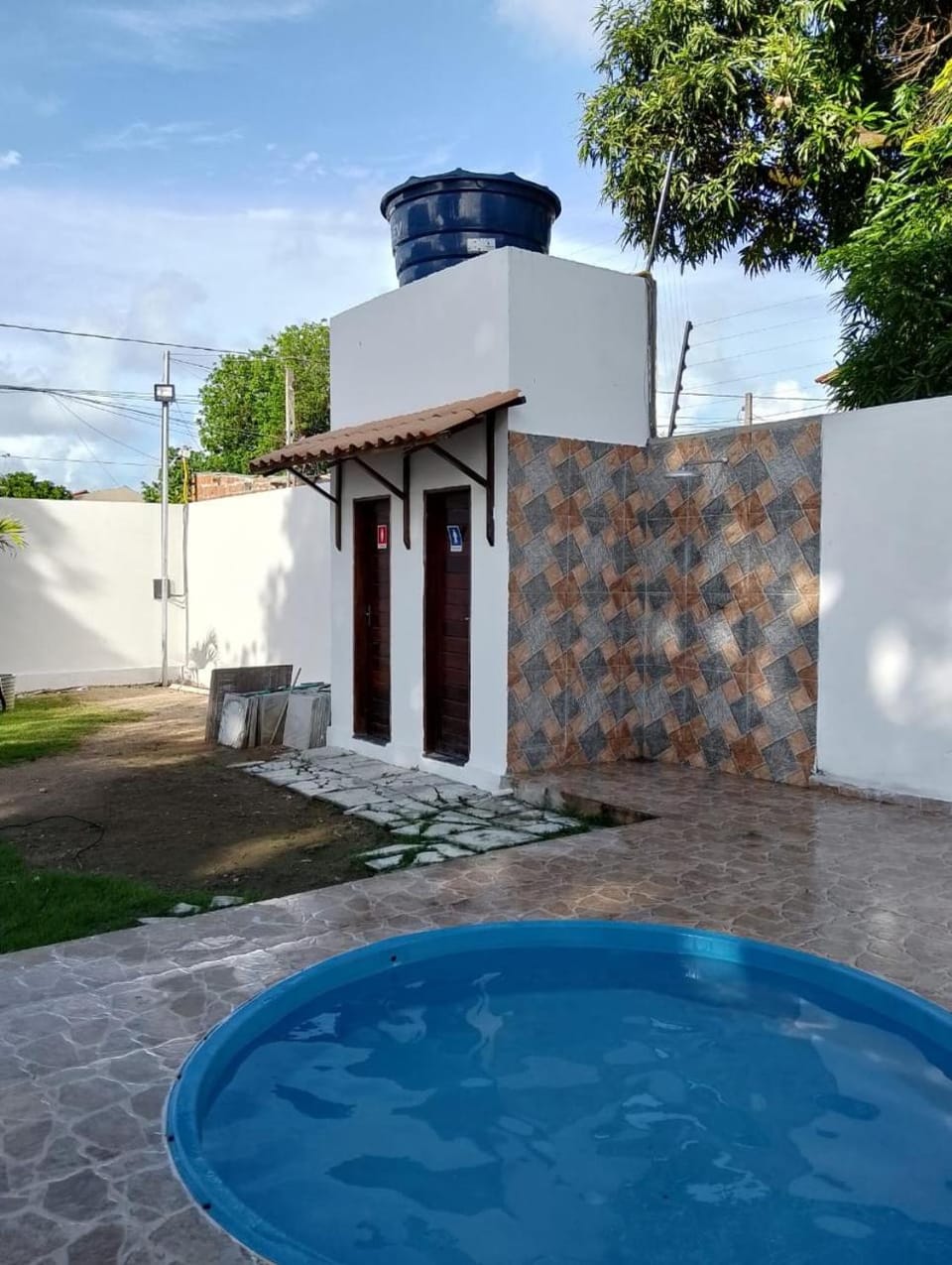 Day, Swimming pool