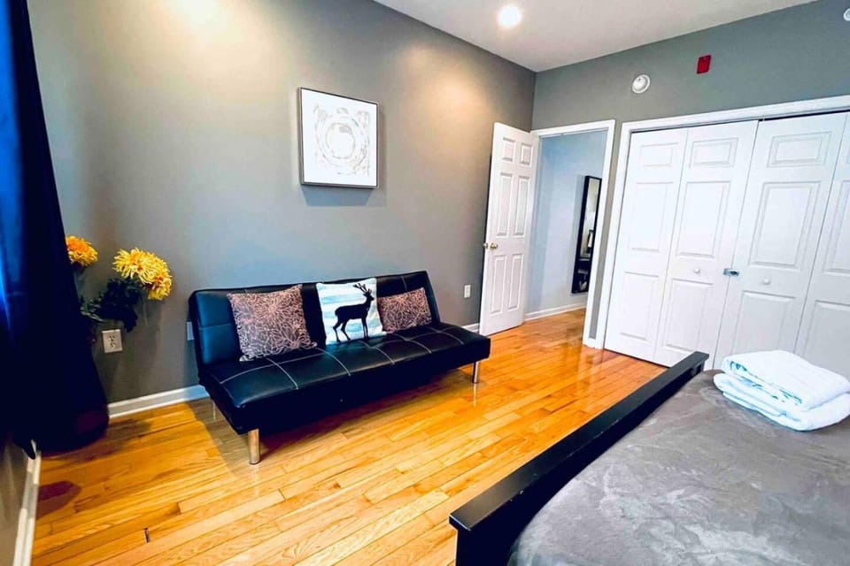 Modern Cozy Huge Balcony in Heart of Passyunk Apartment in Philadelphia
