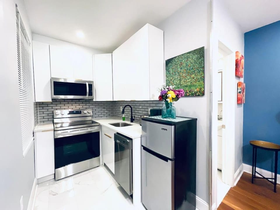 Downtown City Hall close by Kimmel Center Suite Apartment in Rittenhouse Square