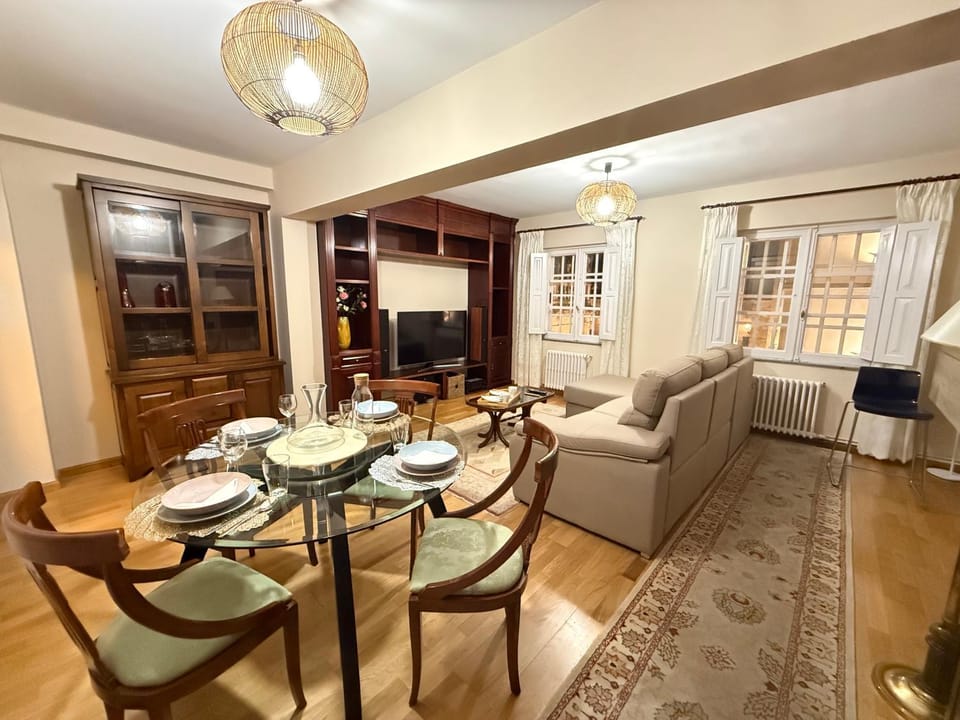 Communal lounge/ TV room, Dining area