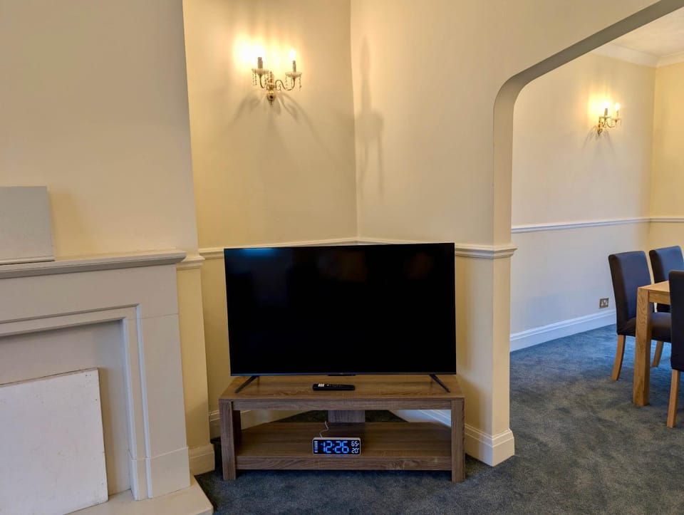 Communal lounge/ TV room, TV and multimedia, Evening entertainment