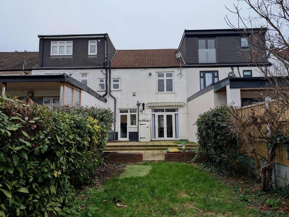 Property building, Day, Garden, Garden, Garden view