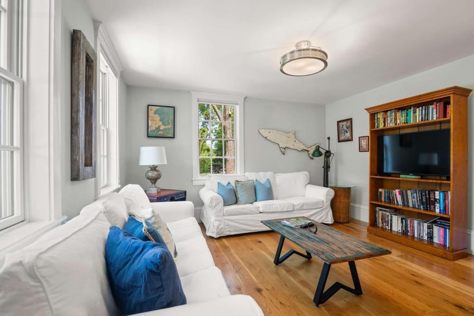Walk to Town Fully Renovated Apartment in Orleans