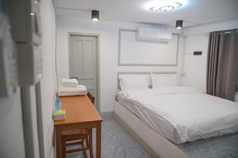 Bed, Photo of the whole room, Bedroom, towels, wardrobe, air conditioner