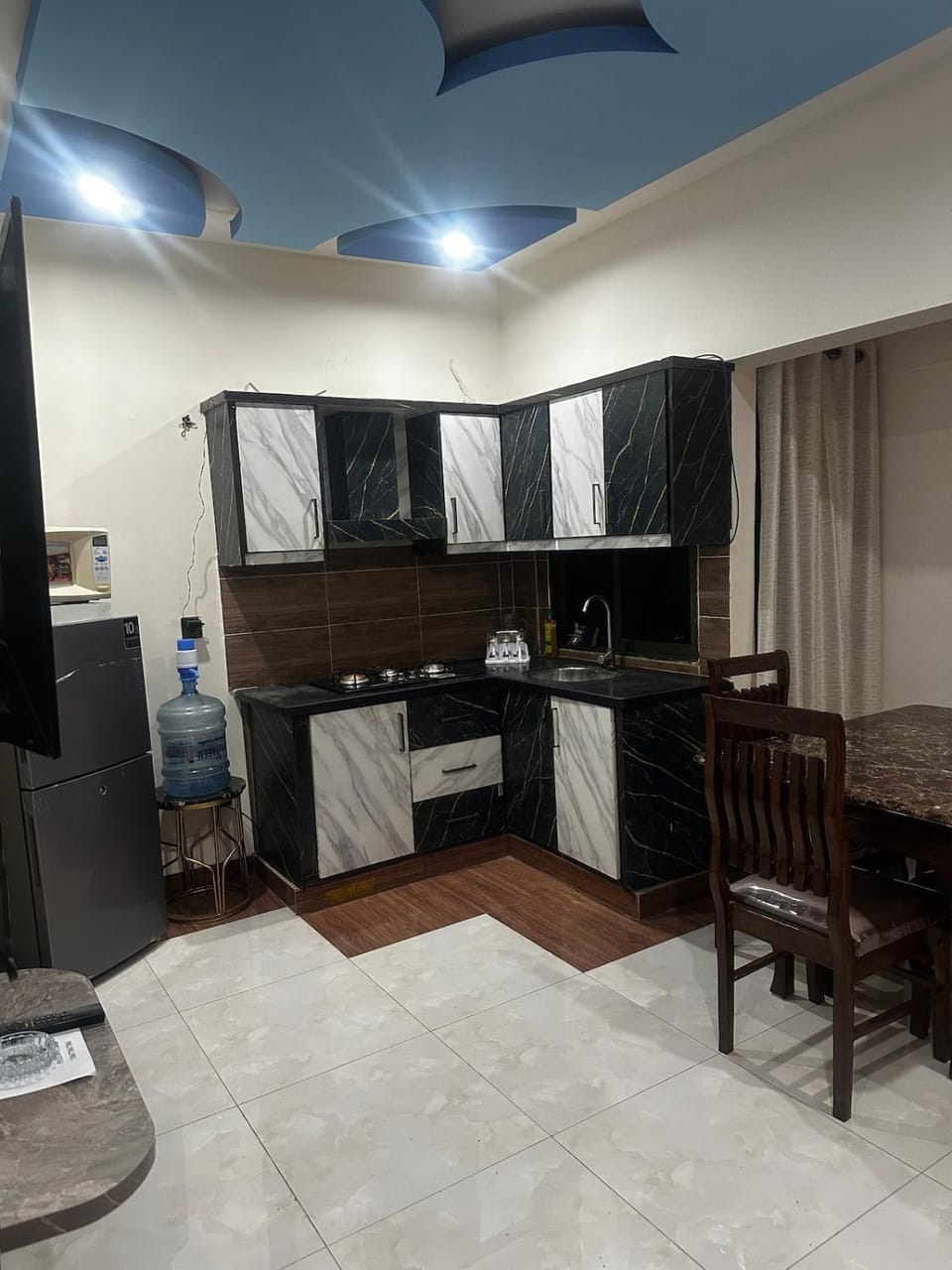 Kitchen or kitchenette, Dining area, oven, stove