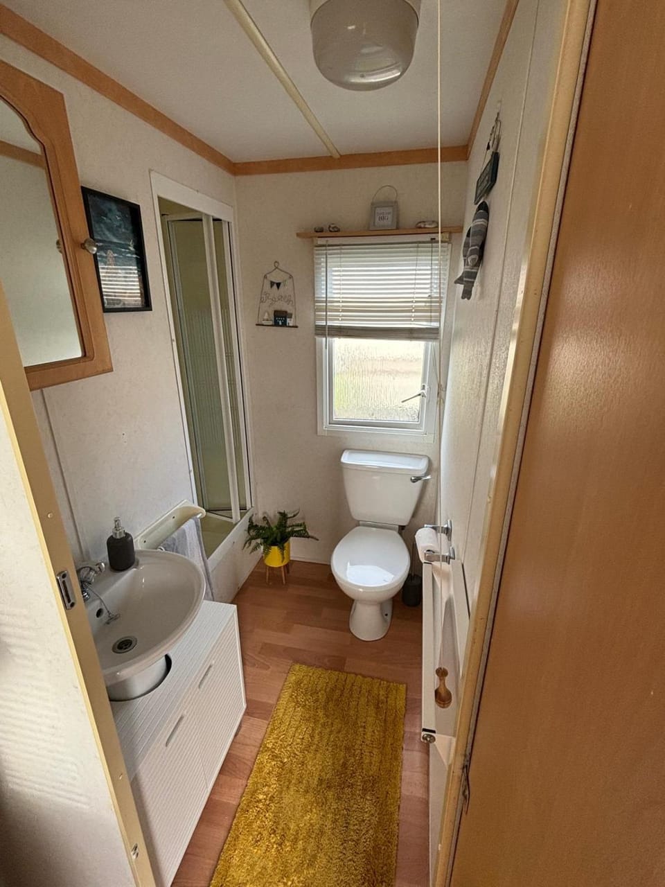 Bathroom, towels