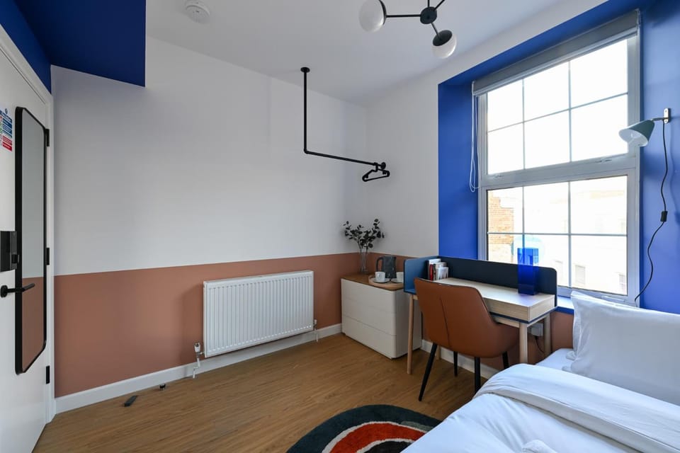 Photo of the whole room, Bedroom
