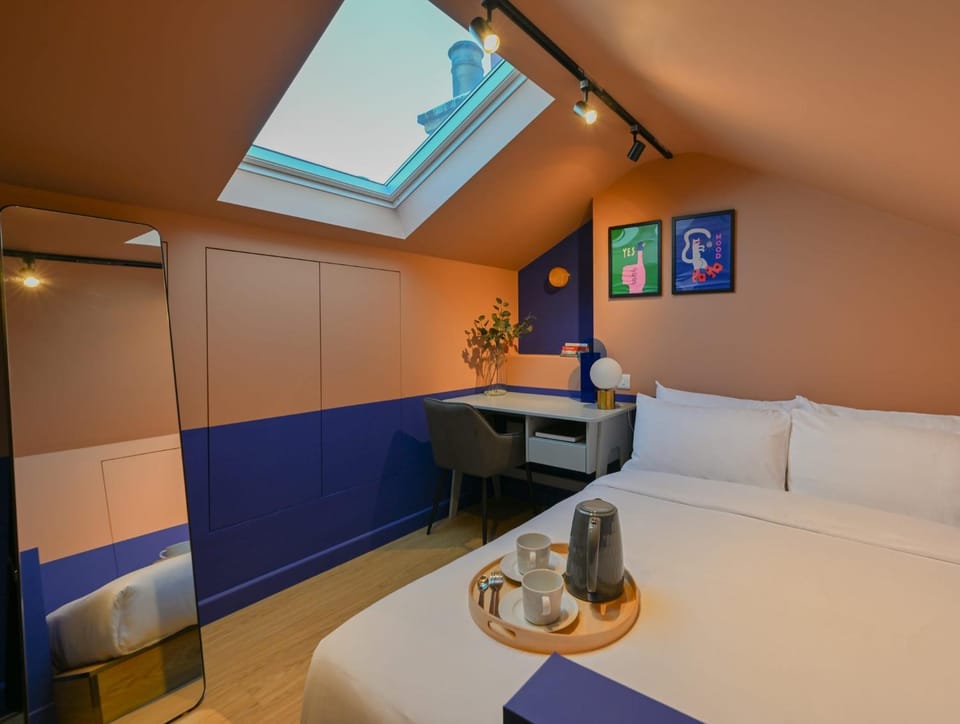 Bed, Photo of the whole room, Bedroom