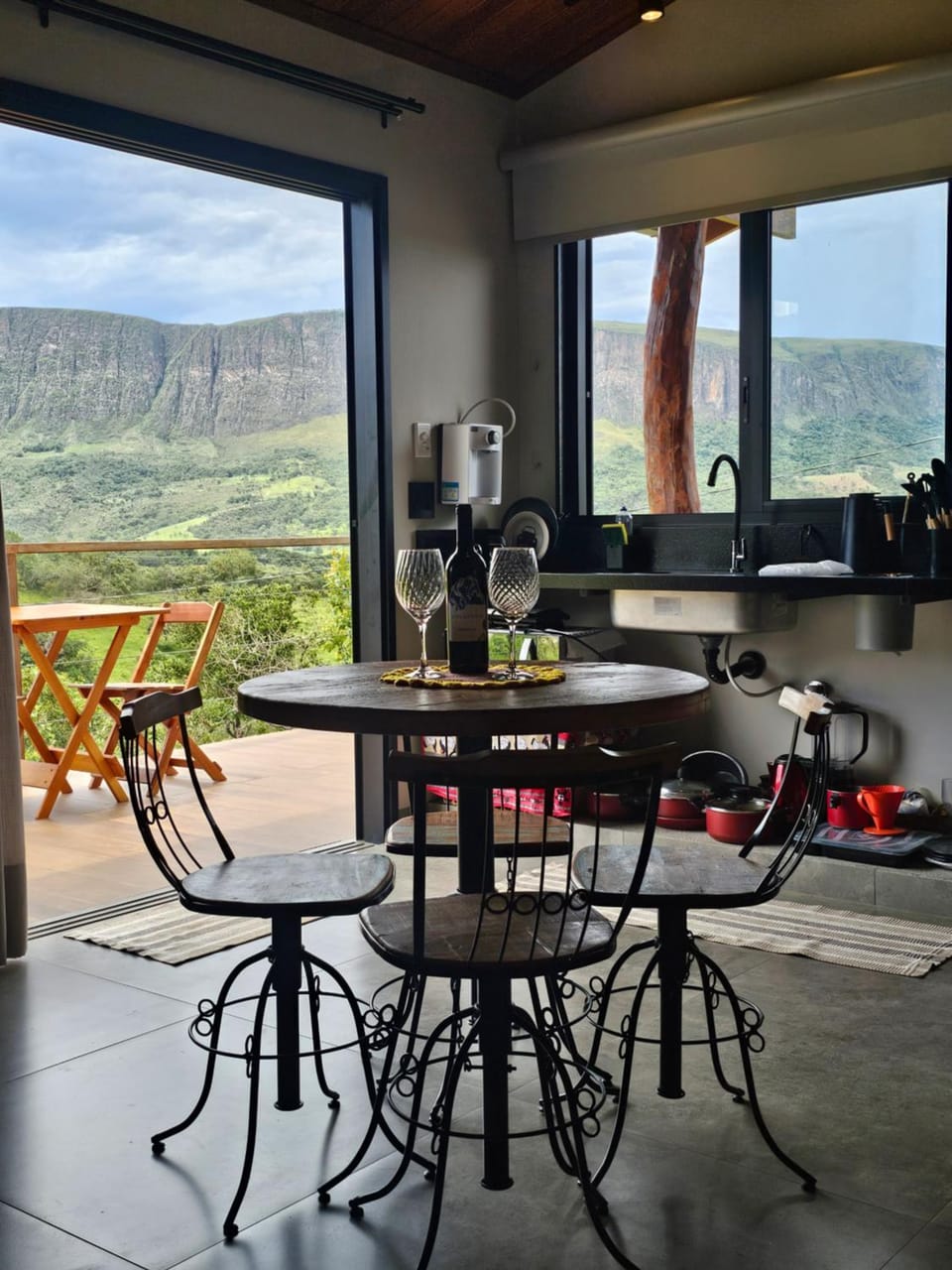 Natural landscape, Kitchen or kitchenette, Living room, Dining area, Mountain view