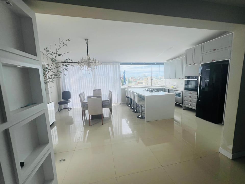 TV and multimedia, Kitchen or kitchenette, Dining area, oven