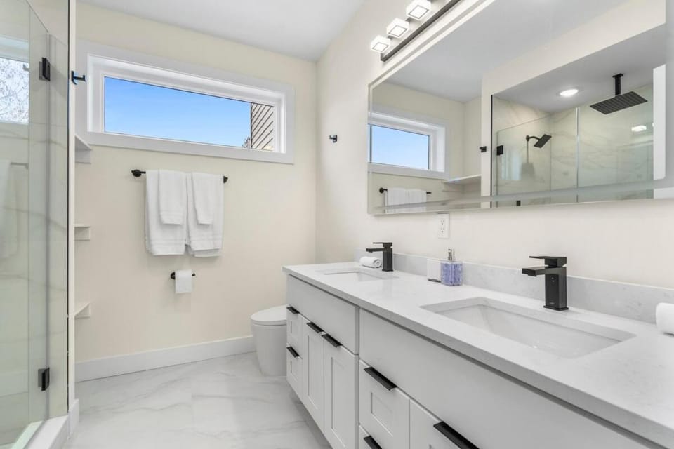 Capital Hill 2 Spacious Townhouse in Downtown DC with Roof View Free parking and Free WiFi Apartment in District of Columbia