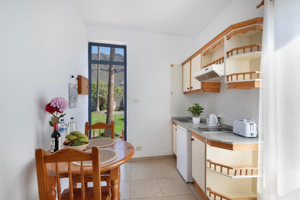 Property building, Kitchen or kitchenette, Living room