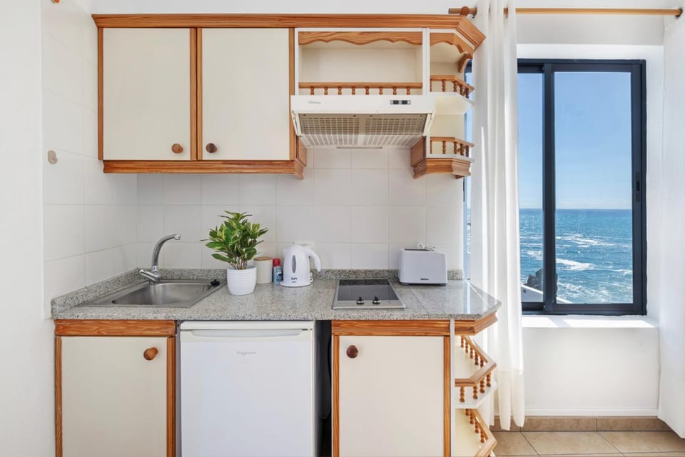 Property building, Kitchen or kitchenette, Living room