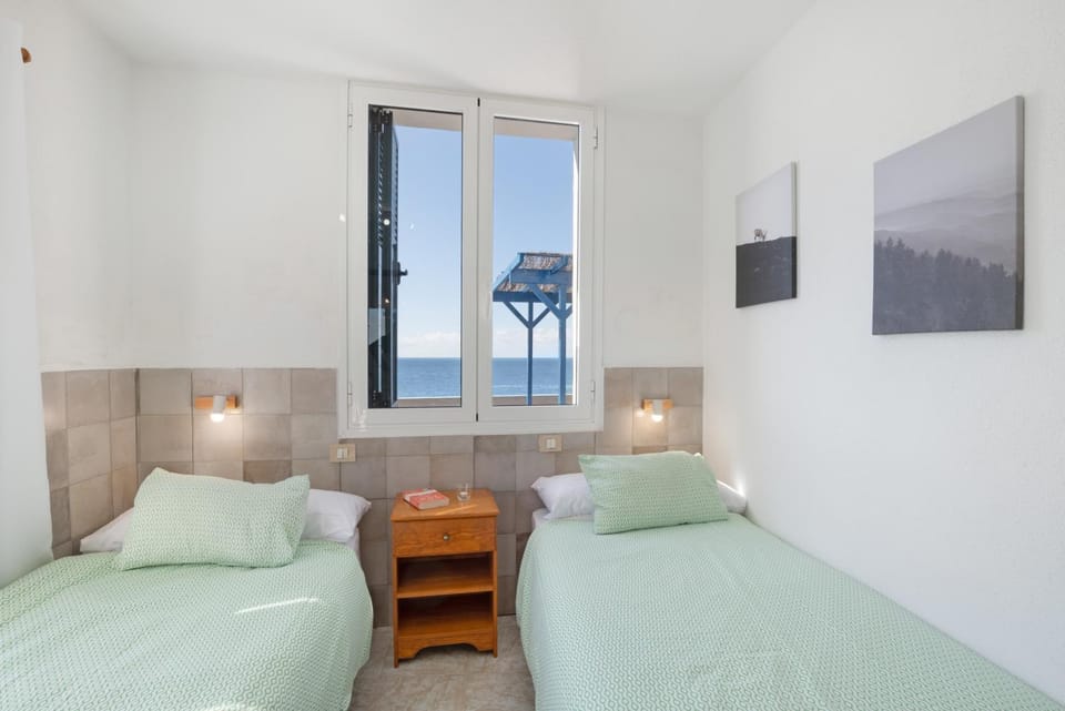 Property building, Living room, Bedroom
