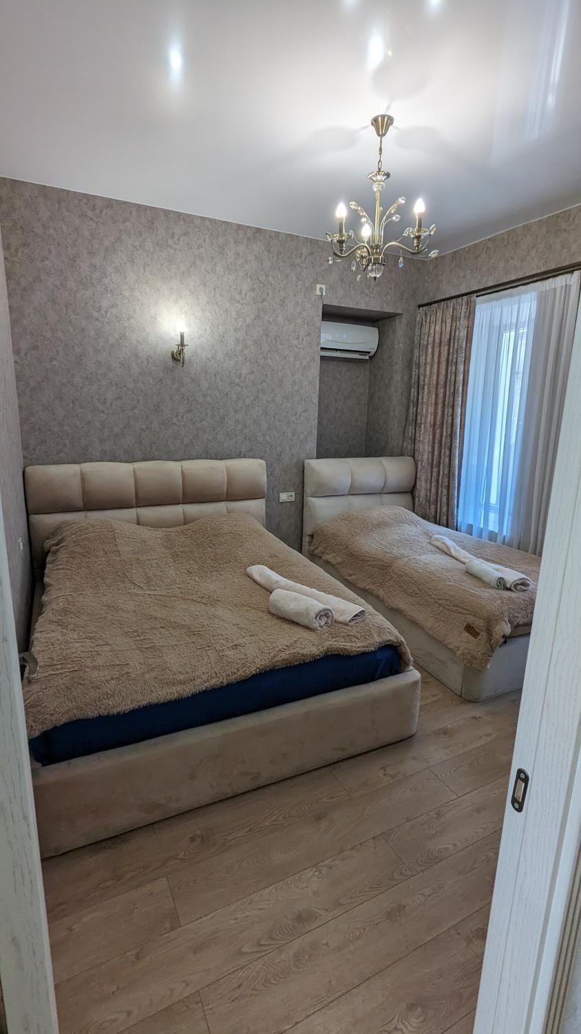 Bed, Living room, Bedroom, towels, air conditioner