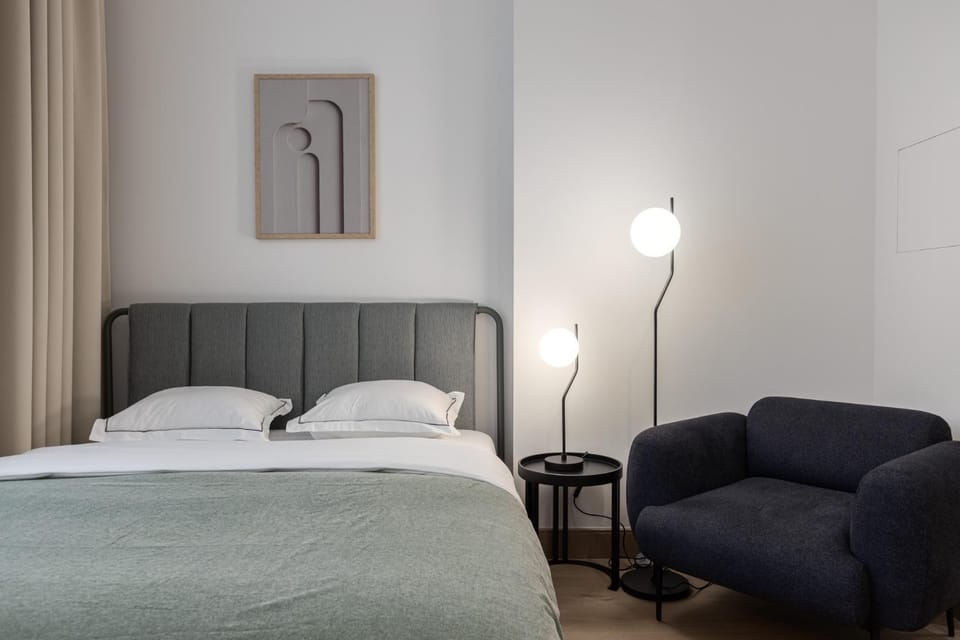 Bed, Photo of the whole room, Seating area, Bedroom
