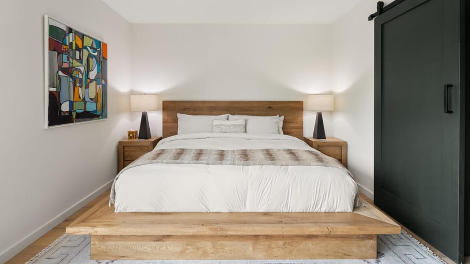 420 Lodge At Spruce Peak New Treehouse Unit 3 bed Sleeps 10 House in Stowe