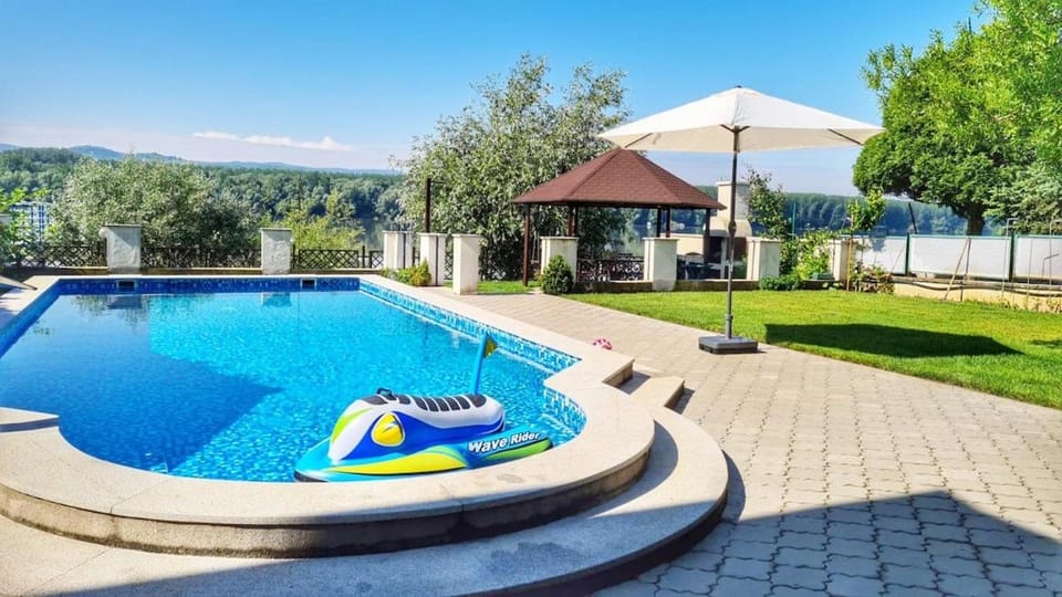 Stunning Danube Villa House in Novi Sad