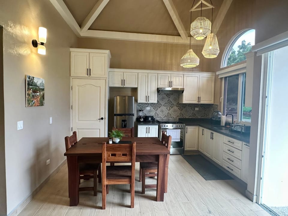 Dining area, kitchen