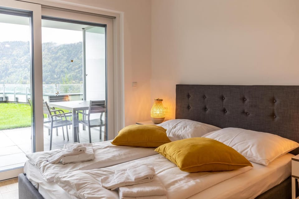 Bed, Natural landscape, Photo of the whole room, Bedroom, Mountain view