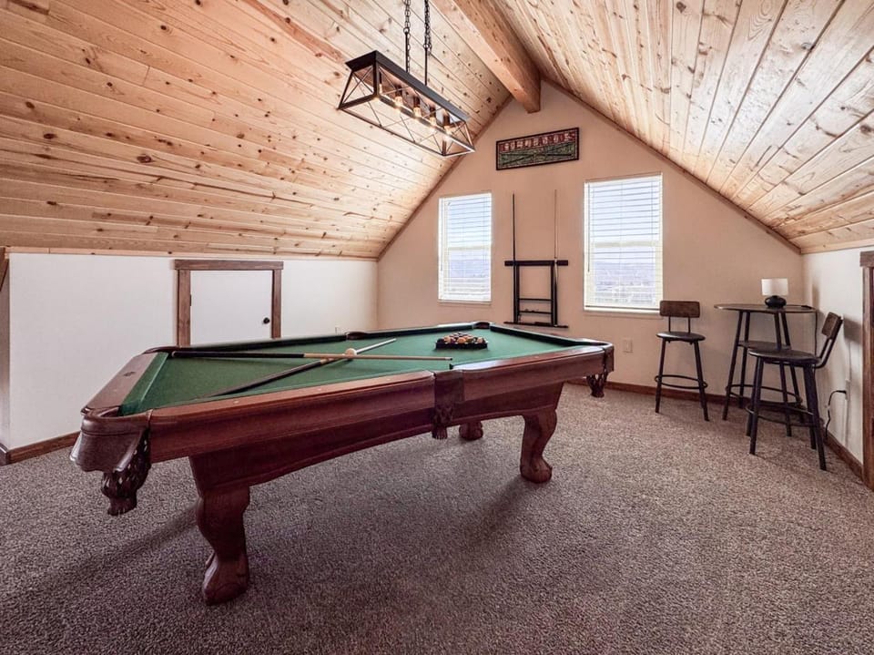 Nature Calls with hot tub and Ideal Beach Pass House in Garden City