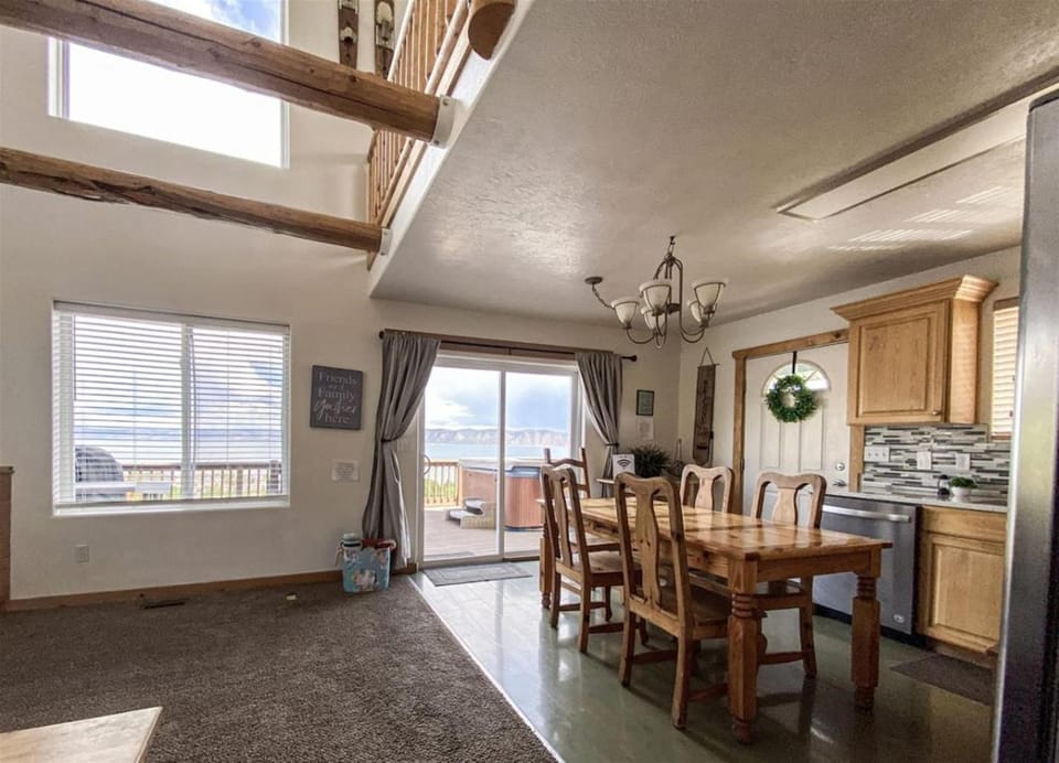 Raspberry Patch View- New Listing with new hot tub House in Garden City