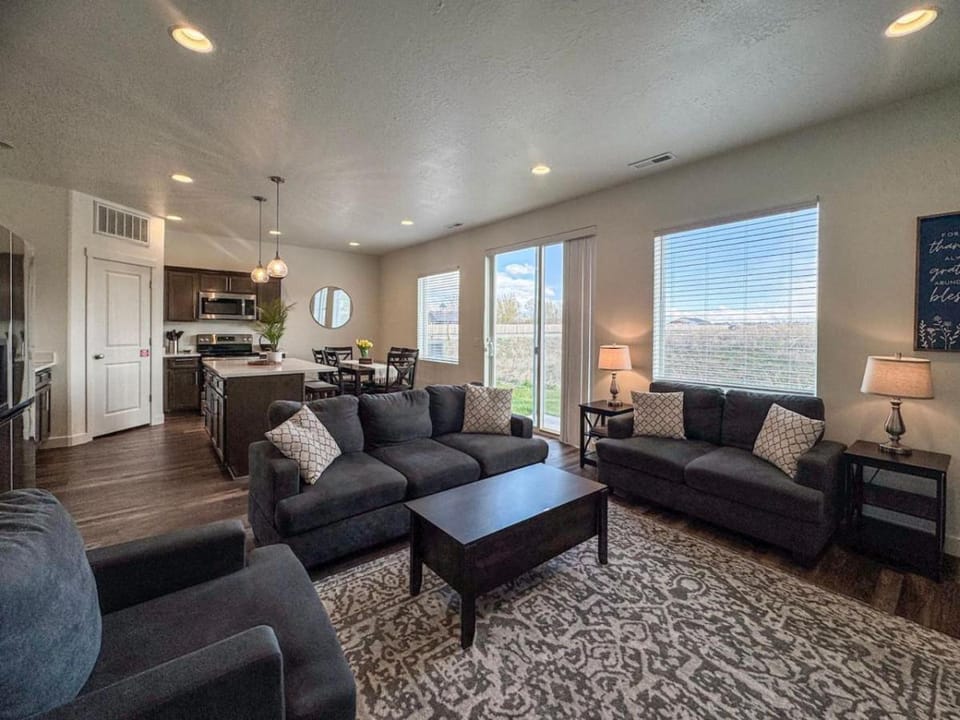 Avani Home, Dog friendly, close to Market, Marina House in Garden City