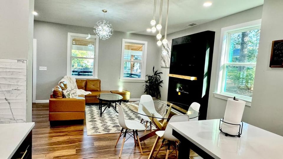 TV and multimedia, Living room, Dining area, fireplace