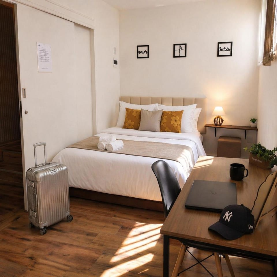 Bed, Photo of the whole room, Seating area, Bedroom