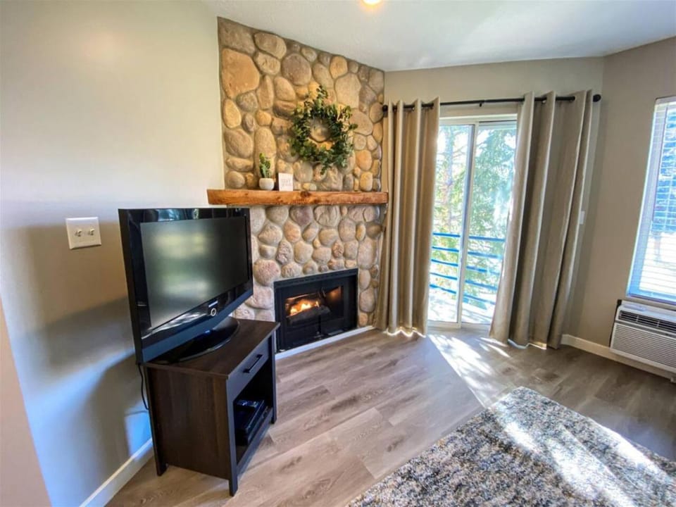 Inn Building Condo 212, gorgeous updated condo House in Garden City