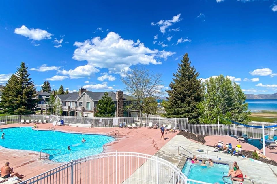 Hot Tub, Swimming pool