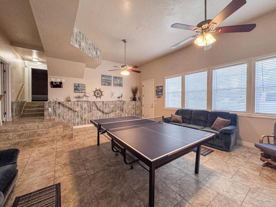 The Beach House I House in Garden City