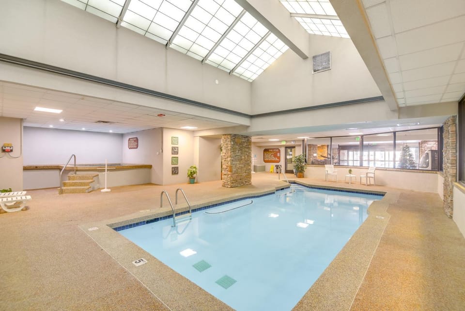 Pool + Hot Tub Access: Condo in Winter Park! House in Fraser