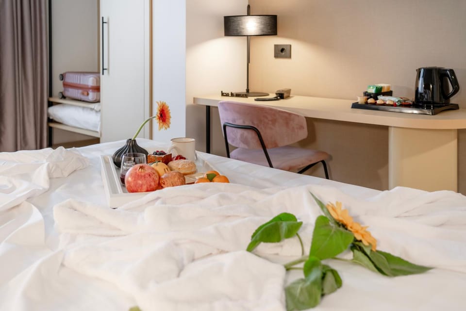 Bed, Coffee/tea facilities, Bedroom, Breakfast, Breakfast