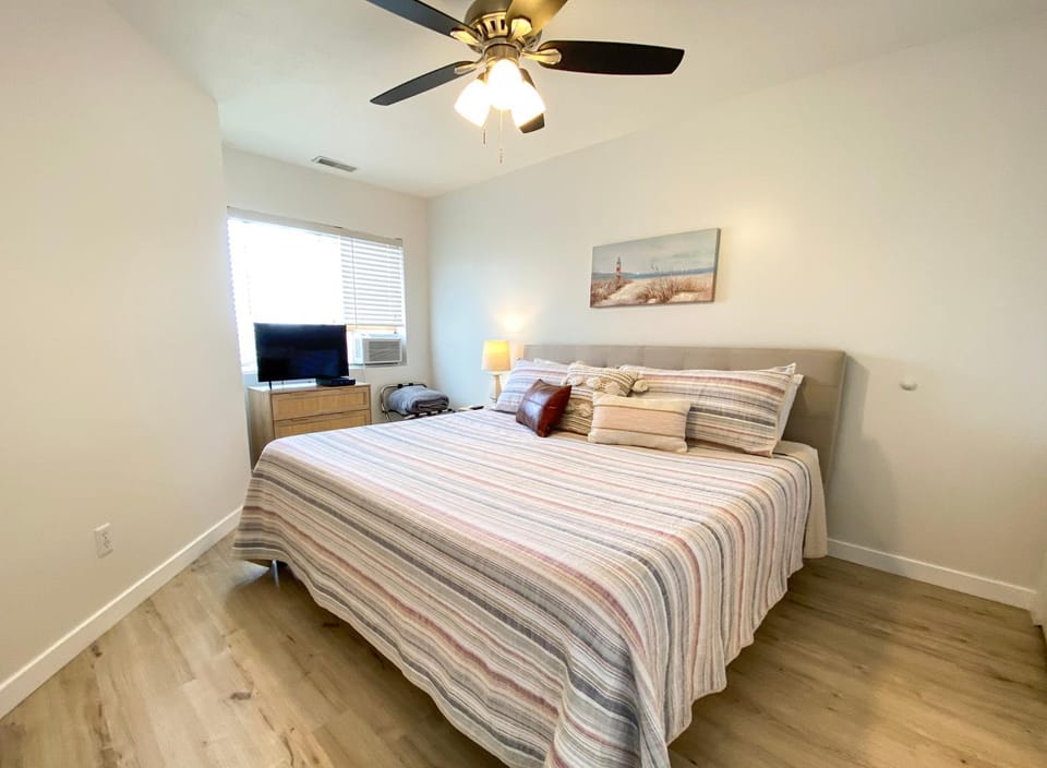 Inn Building Condo 213 Pet friendly, Patio view House in Garden City