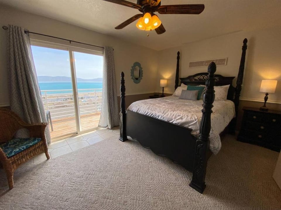 Updated Lake View Condo 941 2- Amazing Views House in Garden City