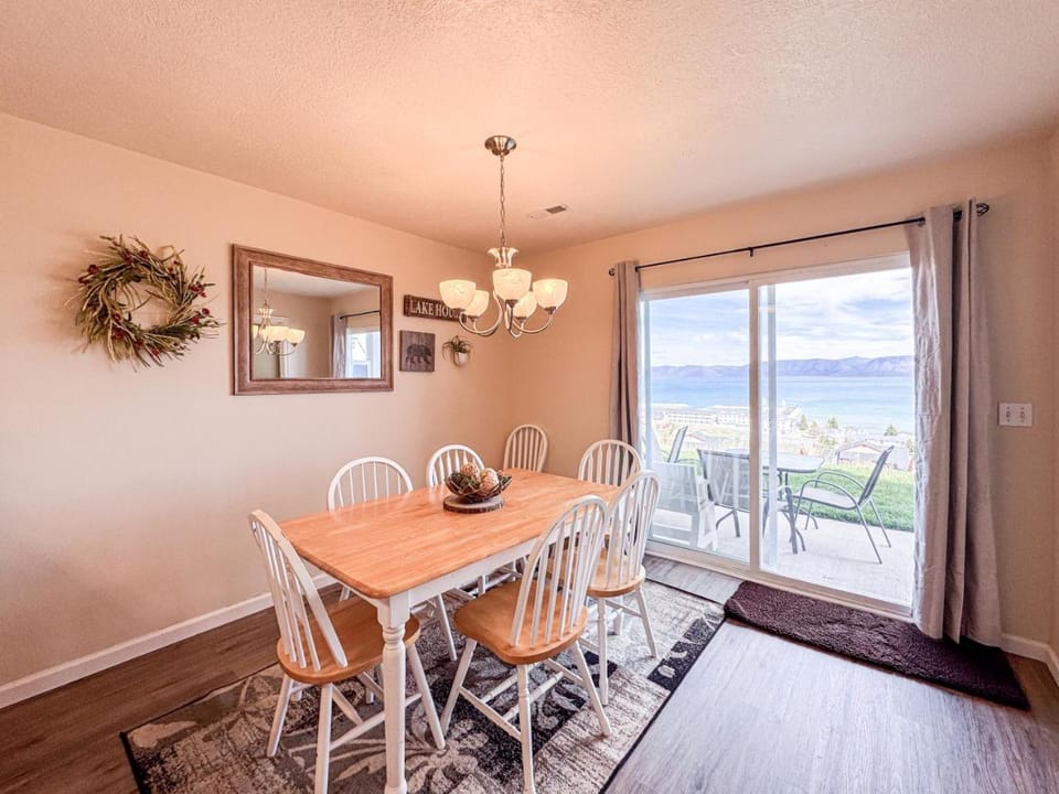 Lake View Condo 930 2 House in Garden City