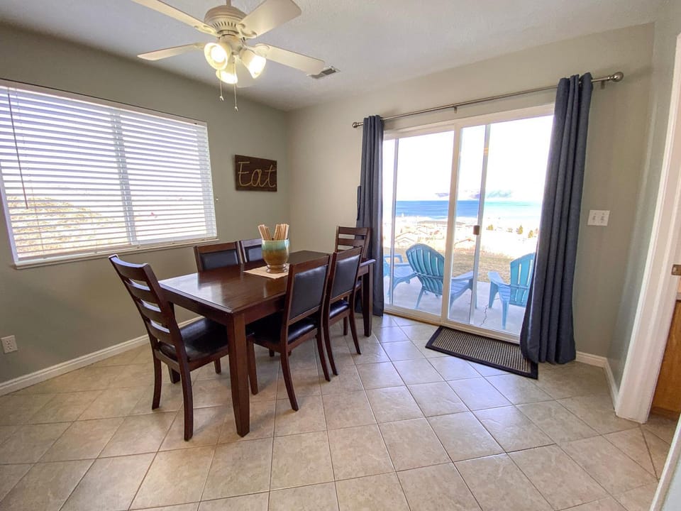 Lake View Condo 942 4 House in Garden City