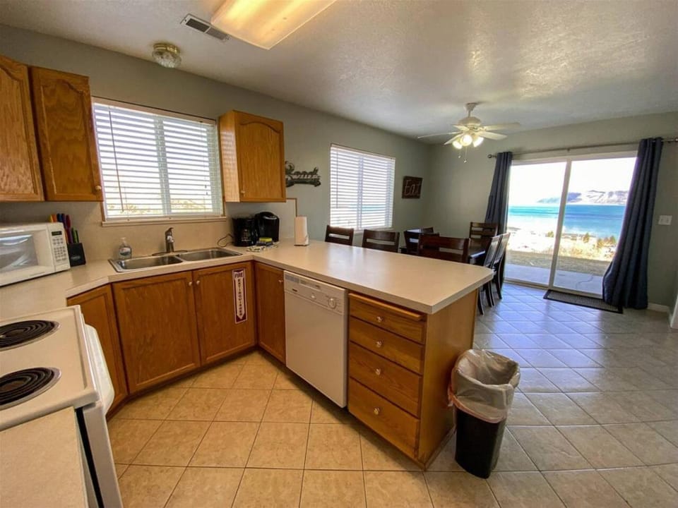 Lake View Condo 942 4 House in Garden City